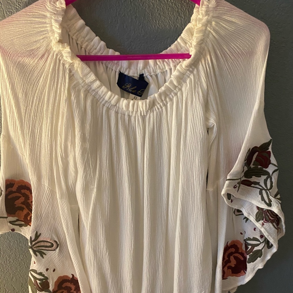 Off the shoulder embroidery long sleeve